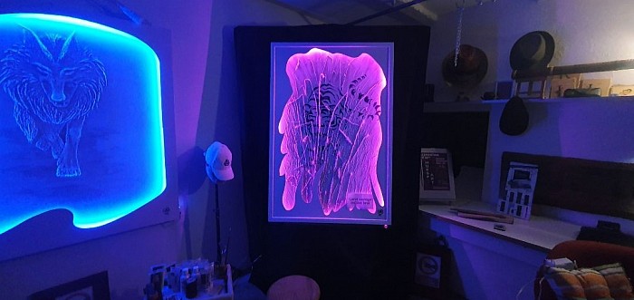 Toile tigre acrylique relief peint sur jeu d'ombres et lumieres.
